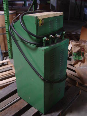 Covered stainless steel heated tank with mixer