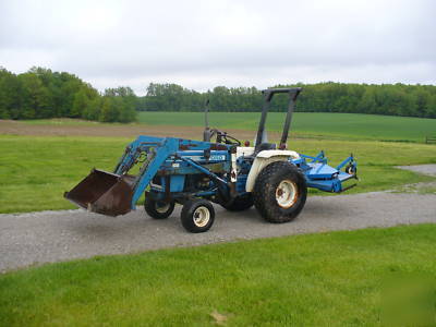 Ford 1500 tractor with rear mower deck and front loader