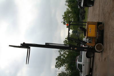Caterpillar 4000LB forklift, forktruck, lift, loader