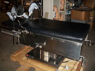Shampaine 2600 ahp surgical table