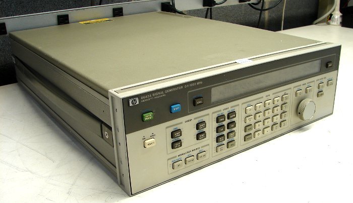 Hp 8642A synthesized signal generator 1057.5MHZ tested 