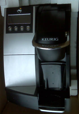 Keurig B3000 k-cup brewer coffee maker (plumb only)