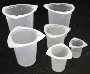Set of 6 graduated plastic measuring beaker / beakers