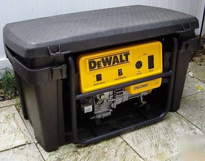 Dewalt heavy-duty 2900 watt gas generator honda engine