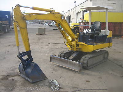 Komatsu mini excavator rubber track 10' dig , 6500LB