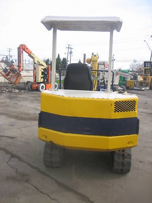 Komatsu mini excavator rubber track 10' dig , 6500LB