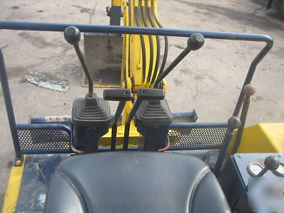 Komatsu mini excavator rubber track 10' dig , 6500LB