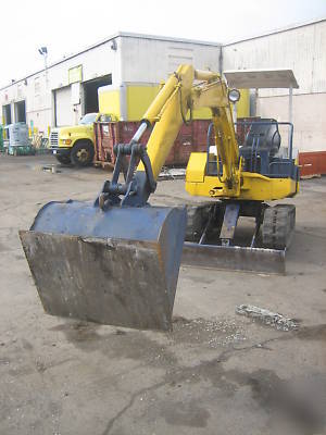 Komatsu mini excavator rubber track 10' dig , 6500LB