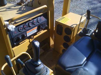 Caterpillar tractor 939C track loader cat 2006 low time