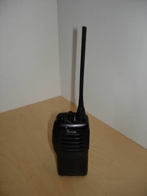 Icom ic-F21 uhf portable two-way radio