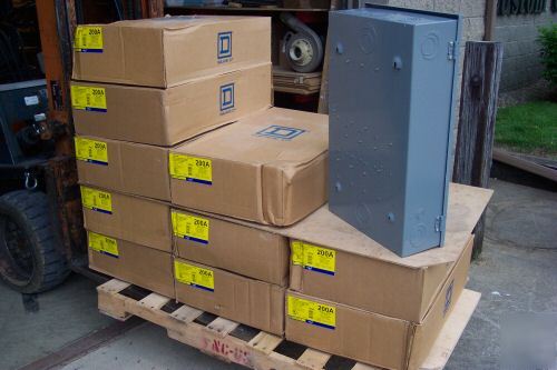 New square d 200 a safety disconnect switch fused H324N 
