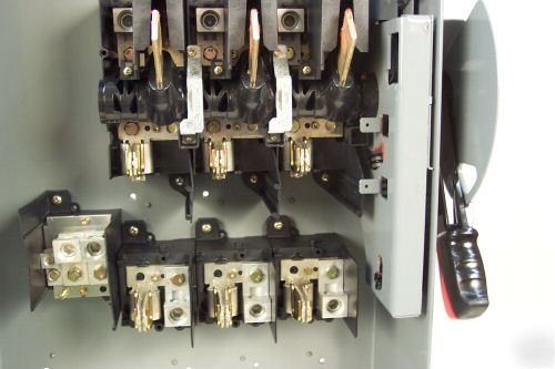 New square d 200 a safety disconnect switch fused H324N 