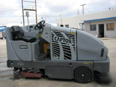 Advance captor 4800P floor rider sweeper