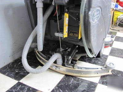 Advance convertamatic 26 dc automatic floor scrubber