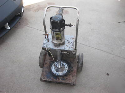 Aro pneumatic pump/lift on 2 wheeled cart 5 gallon 