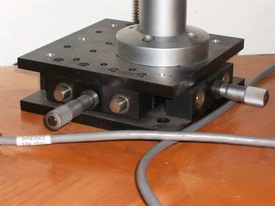 New port translation stage assembly with model 75 rod