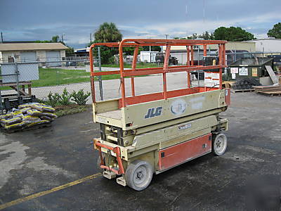 Jlg 20' platform scissor lift model 2033-e 183 hrs.