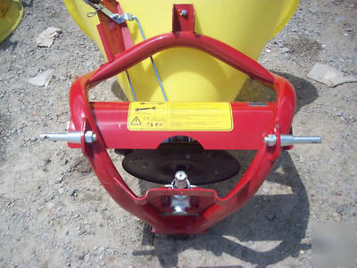 Seed/fertilizer spreader 890 lbs., 3 point, poly hopper