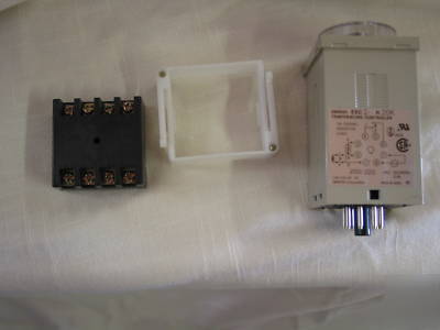 Omron E5C2-R20K analog temp controller deg k 1/16 din 