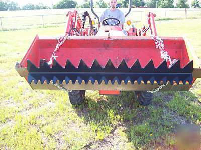 Skidsteer loader bucket teeth tooth bar toothbar debris