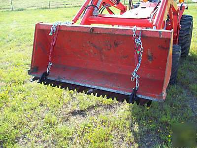 Skidsteer loader bucket teeth tooth bar toothbar debris