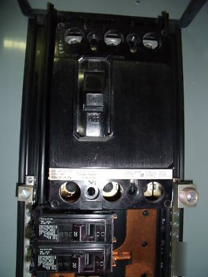 #663 ite-siemens 200 amp 42 space load center + breaker