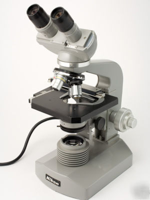 Nikon microscope with 4 lenses, extra lightbulb + more 