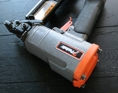 Paslode 16GA. wide crown roofing stapler model 3150