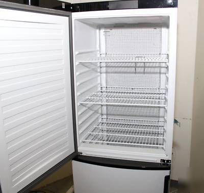 Vwr double door explosion proof refrigerator 55700 366