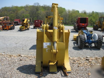 Sec grapple bucket with hydraulic thumb