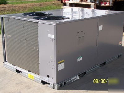 Carrier air conditioner 50HJ 008 531 roof top unit