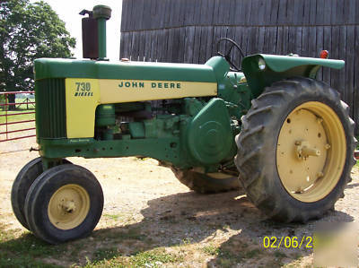 Vintage antique 730 john deere tractor, narrow front,