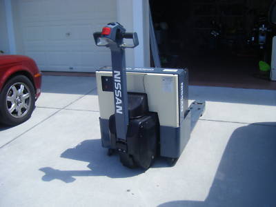 Nissan EWP40 electric pallet jack excellent condition