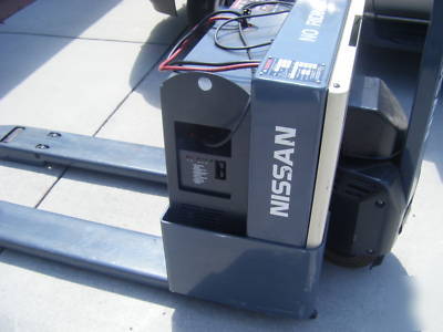 Nissan EWP40 electric pallet jack excellent condition