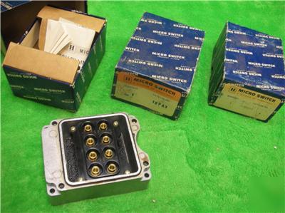3 honeywell oil tight 8-pole terminal base nos 18PA3