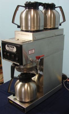 Bunn auto coffee brewer with dual warmers, 3 ss servers