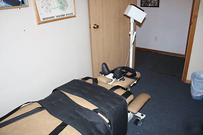 Saunders 3D active trac spinal decompression table