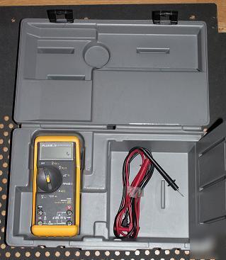 Fluke 78 automotive multimeter w/leads, case 