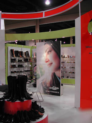 Trade show booth exhibit 20X20 modern & futuristic 