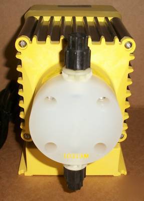 New lmi milton roy metering pump B111-95V 