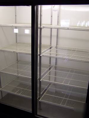 Beverage air MT45 display cooler refrigerator