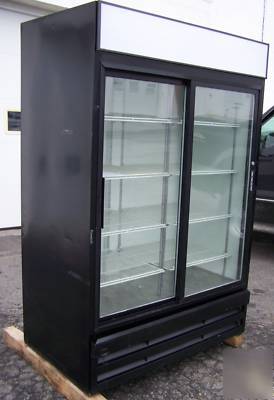 Beverage air MT45 display cooler refrigerator