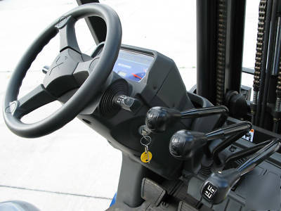 2008 mitsubishi forklift lp gas, 5,000 lbs 14 hours use