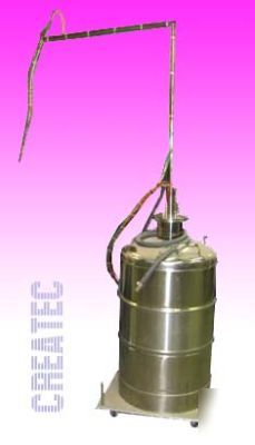 Liquid nitrogen container with flexible outlet