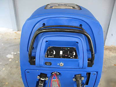 Clarke encore 33 auto floor scrubber cleaner machine