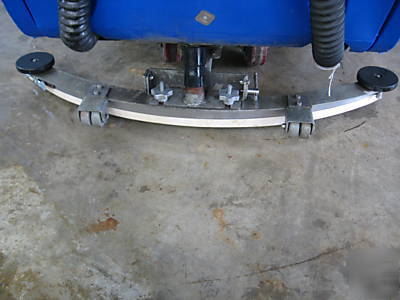 Clarke encore 33 auto floor scrubber cleaner machine