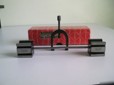 Starrett v-block no 271C set with clamp