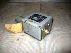 New - square d industrial pressure switch p/n adw-3