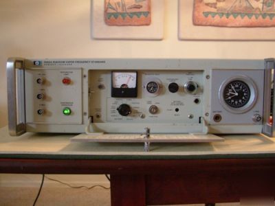 Hp 5065A rubidium freq. standard w/ patek-philipp clock