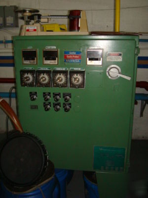 New 1985 bury 30-ton plastic injection molding machine